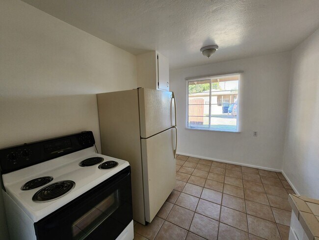922 S Farmer Ave Tempe, AZ 85281 photo 3