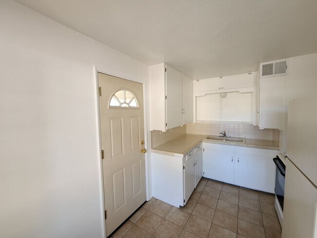 922 S Farmer Ave Tempe, AZ 85281 photo 5