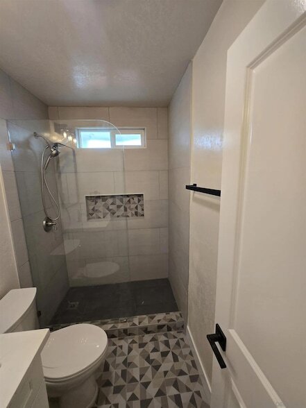 2132 E 5th St National City, CA 91950 photo 4