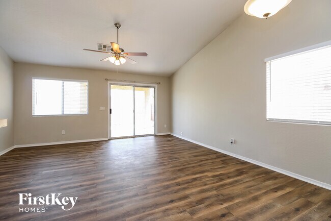 7023 S 38th Dr Phoenix, AZ 85041 photo 2
