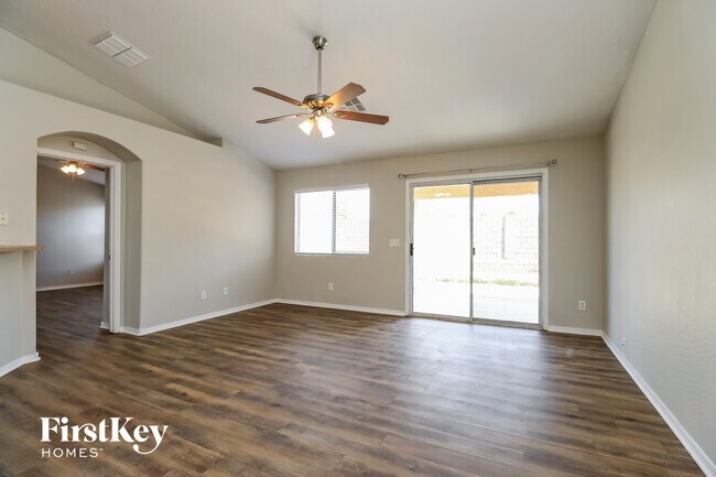 7023 S 38th Dr Phoenix, AZ 85041 photo 3