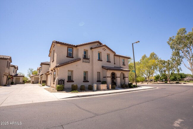 16425 W Latham St Goodyear, AZ 85338 photo 3