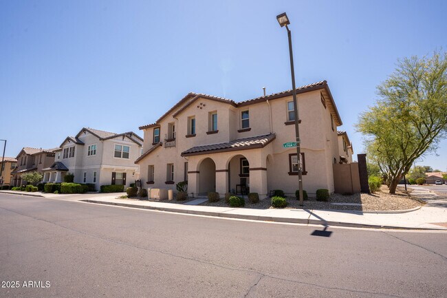 16425 W Latham St Goodyear, AZ 85338 photo 2