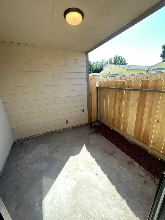 455 E St Chula Vista, CA 91910 photo 3