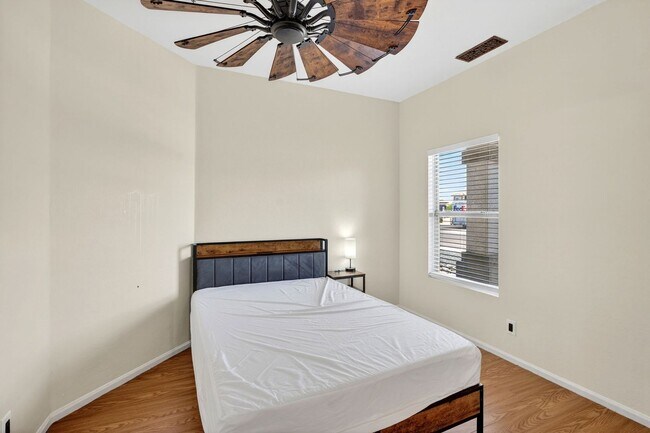 697 W Oak Tree Ln San Tan Valley, AZ 85143 photo 4