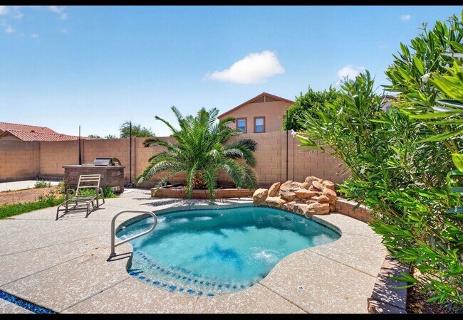 697 W Oak Tree Ln San Tan Valley, AZ 85143 photo 3