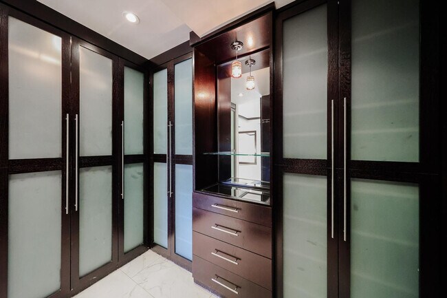 7157 E Rancho Vista Dr Scottsdale, AZ 85251 photo 3