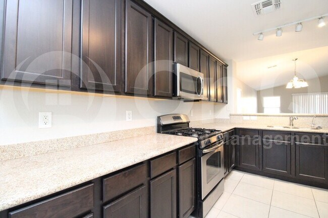 18620 W Larkspur Dr Goodyear, AZ 85338 photo 3