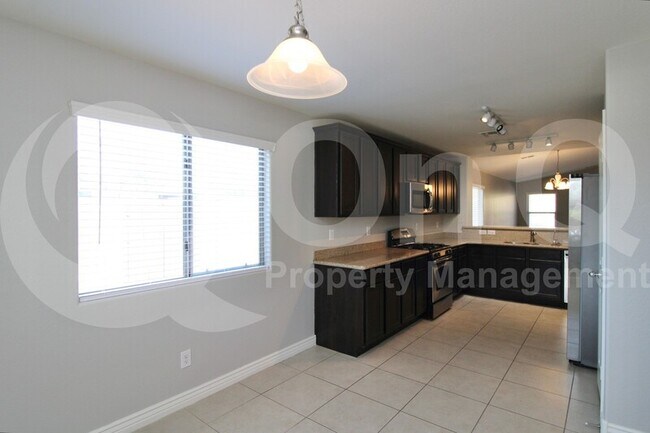 18620 W Larkspur Dr Goodyear, AZ 85338 photo 4