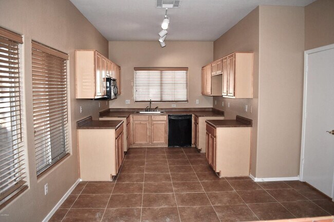 10316 N 94th Ln Peoria, AZ 85345 photo 4