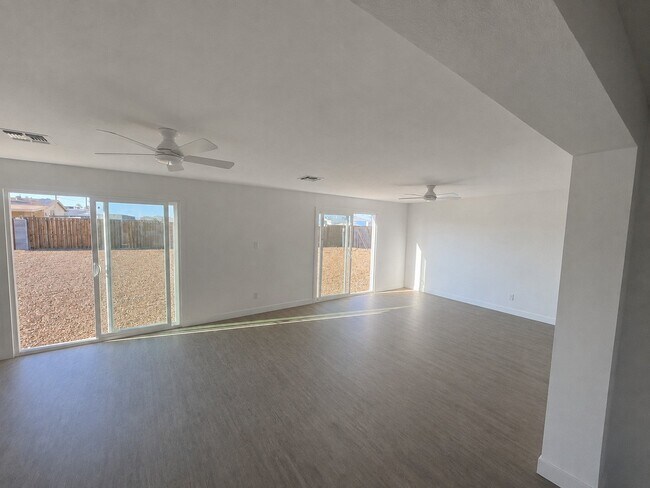 2240 E Atlanta Ave Phoenix, AZ 85040 photo 3