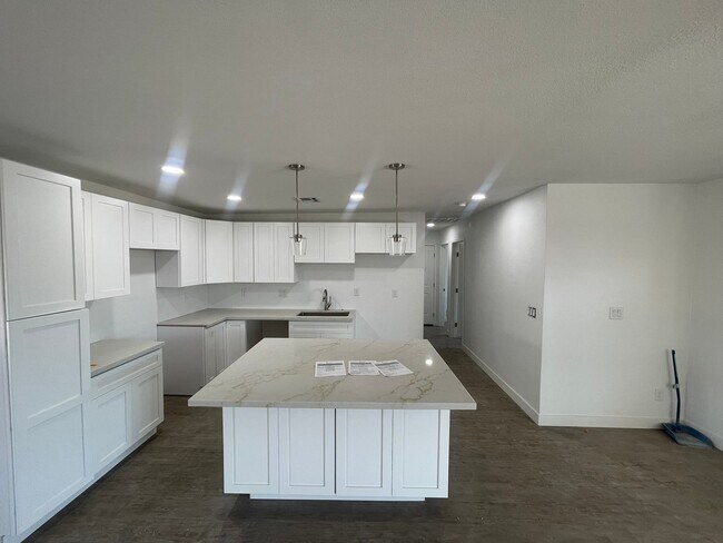 2240 E Atlanta Ave Phoenix, AZ 85040