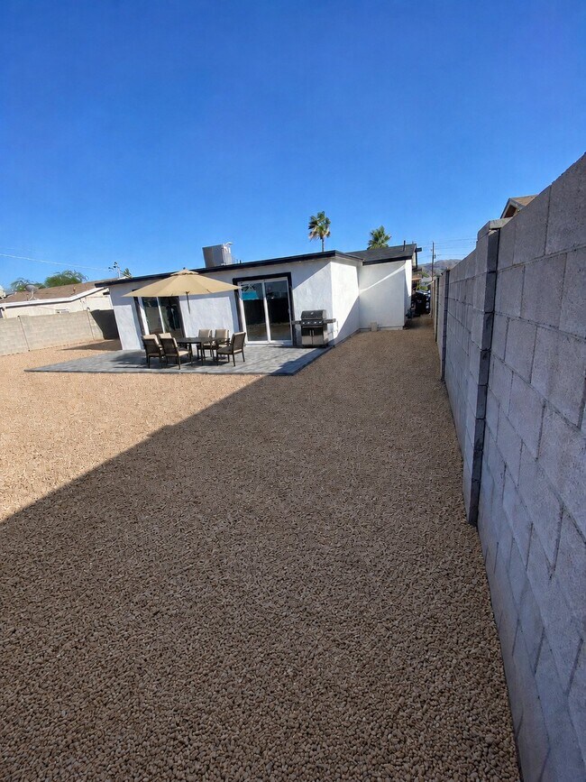 2240 E Atlanta Ave Phoenix, AZ 85040 photo 4