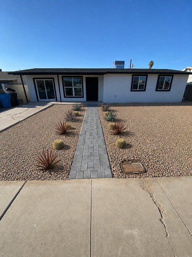 2240 E Atlanta Ave Phoenix, AZ 85040 photo 2