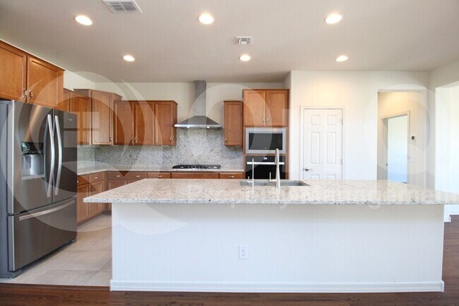 8824 W Luke Ave Glendale, AZ 85305 photo 3