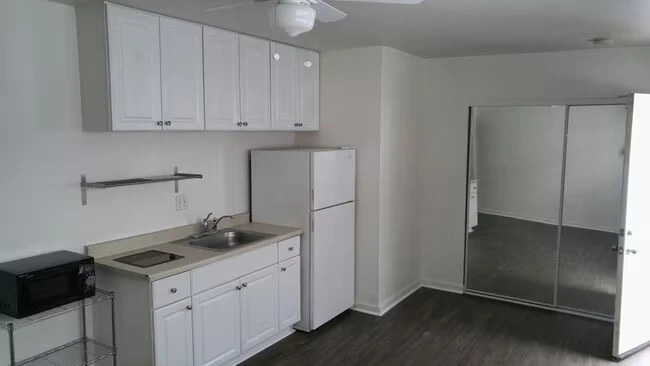 5042 W Point Loma Blvd San Diego, CA 92107 photo 3