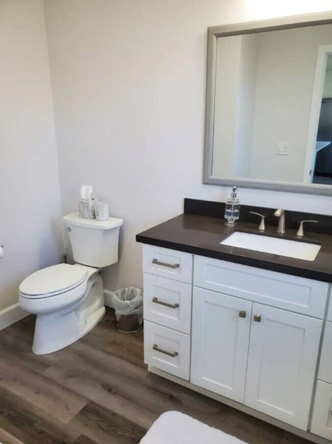 1558-1564 Ebers St San Diego, CA 92107 photo 5