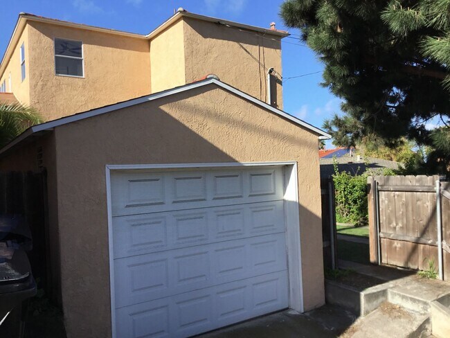 1558-1564 Ebers St San Diego, CA 92107 photo 4