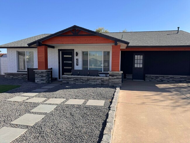 207 E Julie Dr Tempe, AZ 85283 photo 3