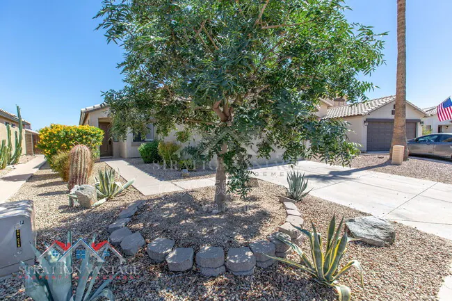 2105 E Donald Dr Phoenix, AZ 85024 photo 3