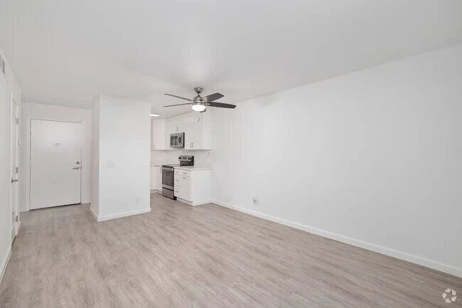 Golden Pacific Apartments photo 4
