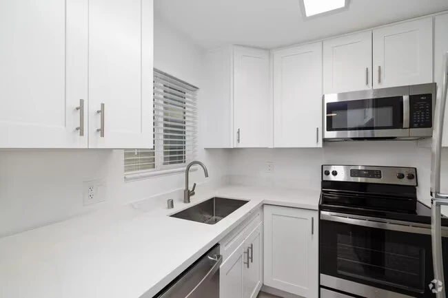 Golden Pacific Apartments photo 2