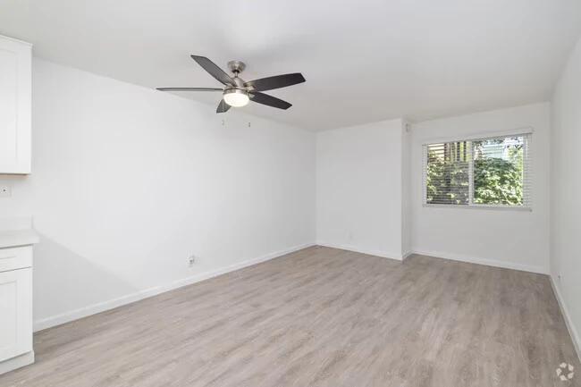 Golden Pacific Apartments photo 5