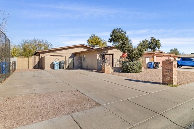 2844 W Marlette Ave Phoenix, AZ 85017 photo 2