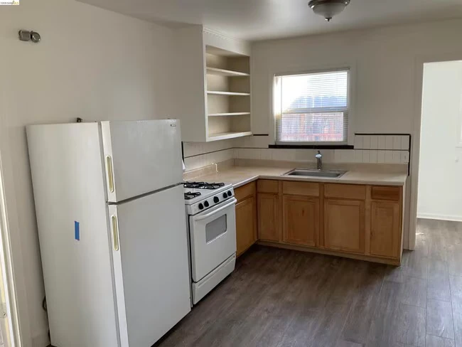 1120 Maple St photo 4