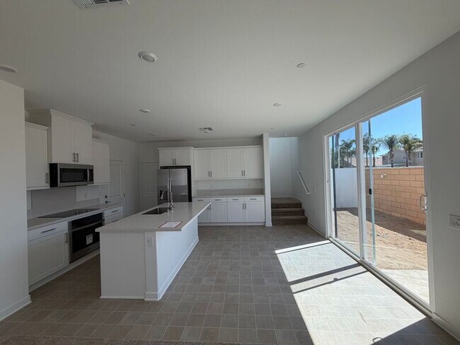 36549 Altisima Dr Winchester, CA 92596 photo 3