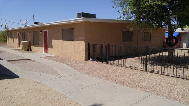 7010 N 68th Dr Glendale, AZ 85303 photo 2