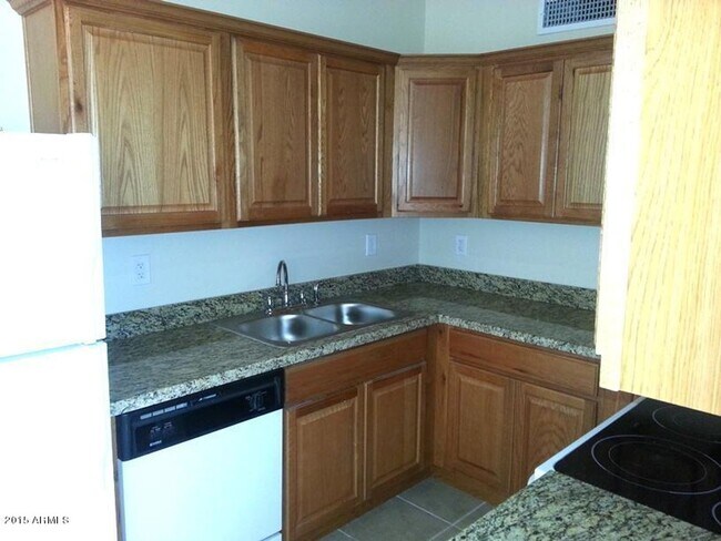 7010 N 68th Dr Glendale, AZ 85303 photo 3