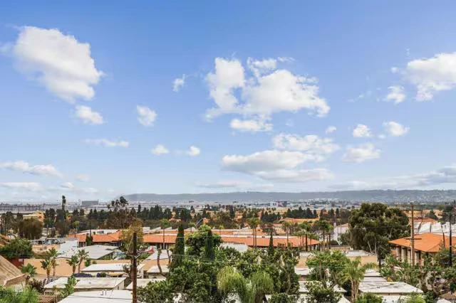 3961 Hortensia St San Diego, CA 92110 photo 4