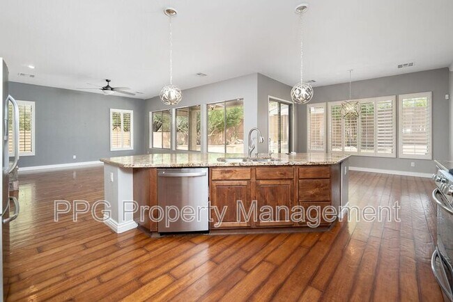 1748 W Aloe Vera Dr Phoenix, AZ 85085 photo 4