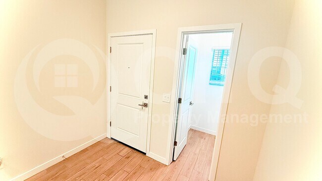 2821 W Red Fox Rd Phoenix, AZ 85085 photo 4