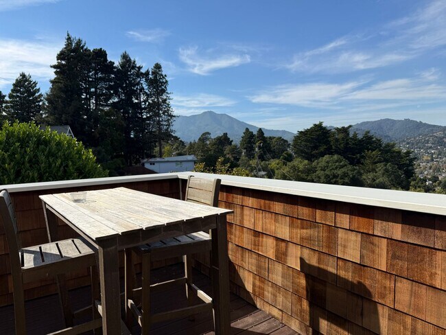 Great 4br/2ba Home With Incredible Tam Views photo 2