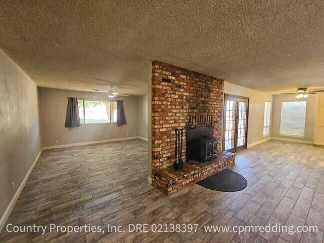 12183 Dry Creek Rd Bella Vista, CA 96008 photo 2