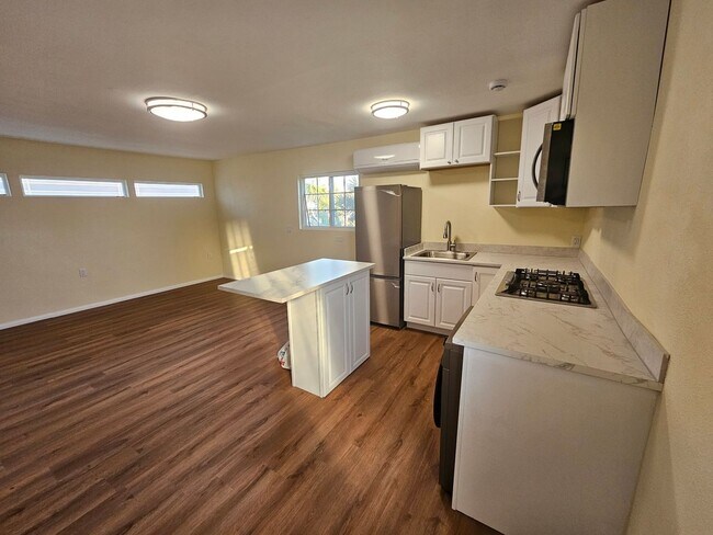 837 Via Juanita San Marcos, CA 92078 photo 2
