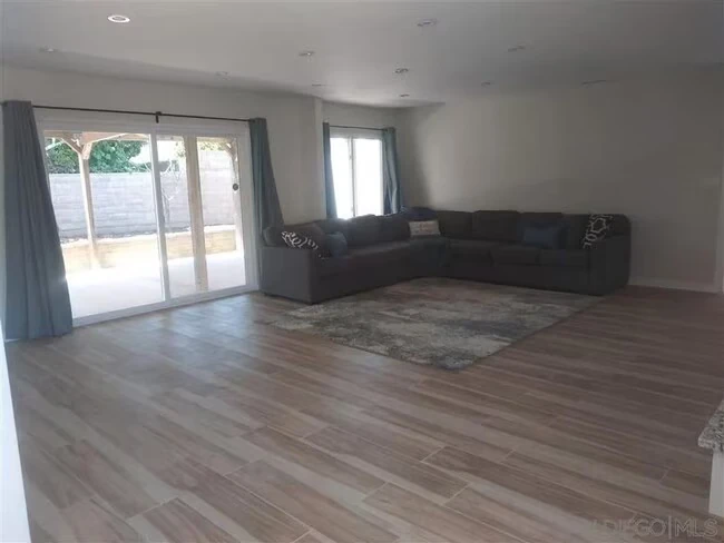 8888 La Jolla Scenic Dr N San Diego, CA 92037 photo 4