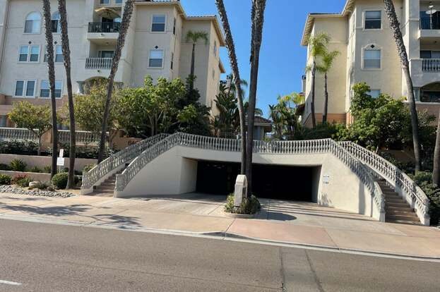 640 Camino De La Reina San Diego, CA 92108