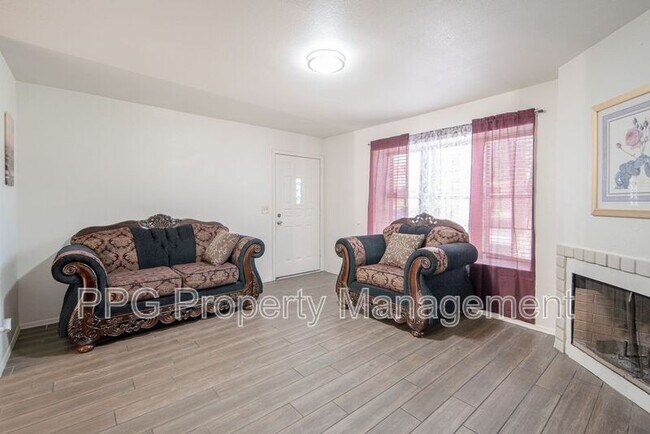 7977 W Wacker Rd Peoria, AZ 85381 photo 4