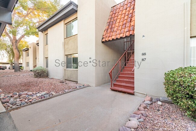 4201 E Camelback Rd Phoenix, AZ 85018 photo 2