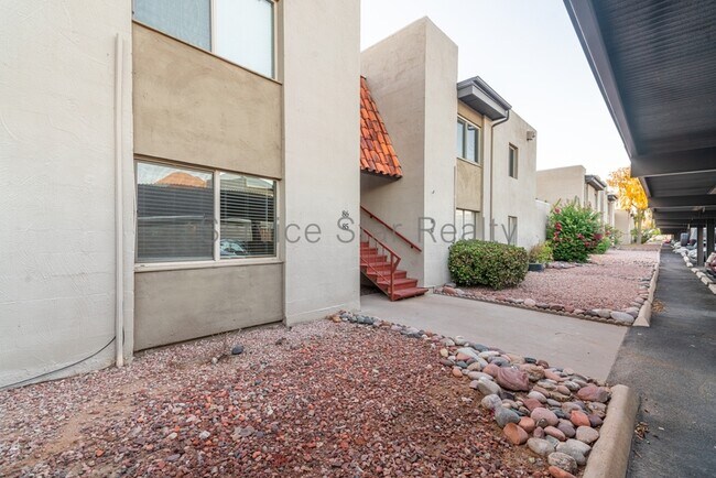 4201 E Camelback Rd Phoenix, AZ 85018 photo 3
