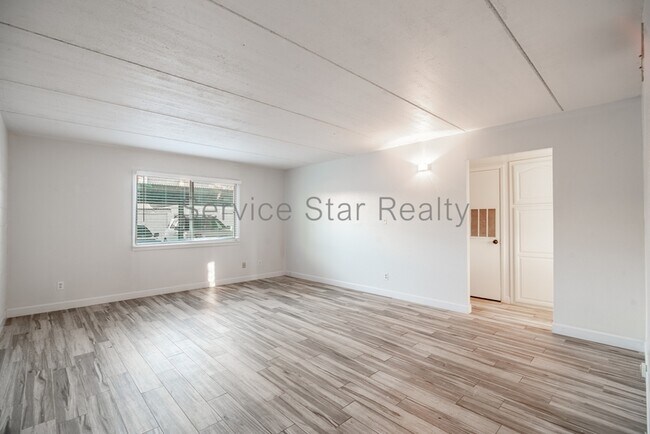 4201 E Camelback Rd Phoenix, AZ 85018 photo 4