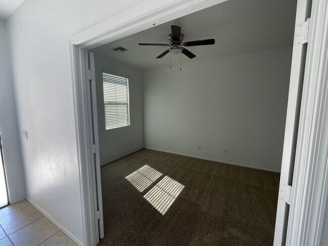 8454 N 61st Dr Glendale, AZ 85302 photo 3
