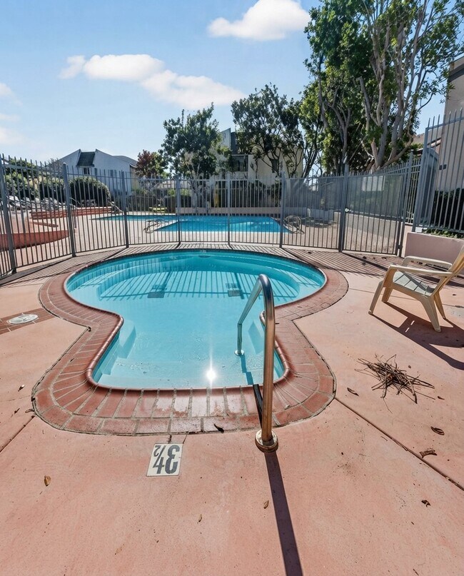 3246 Ashford St San Diego, CA 92111 photo 2