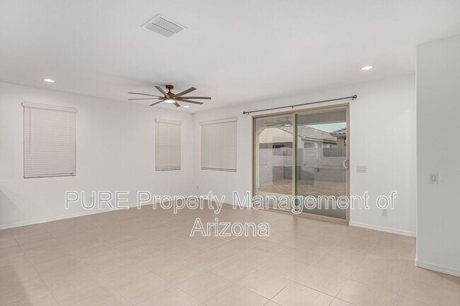 3810 N 101st Ave Avondale, AZ 85392 photo 2