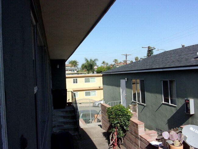 1233-1235 29th St San Diego, CA 92102 photo 3