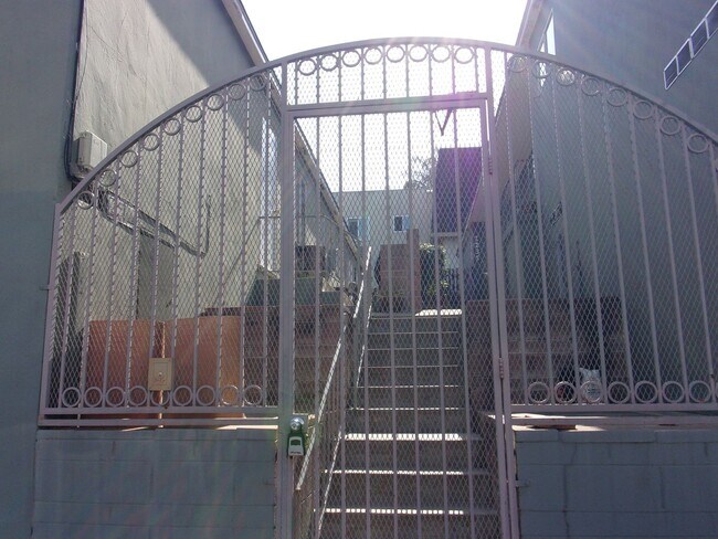 1233-1235 29th St San Diego, CA 92102 photo 4