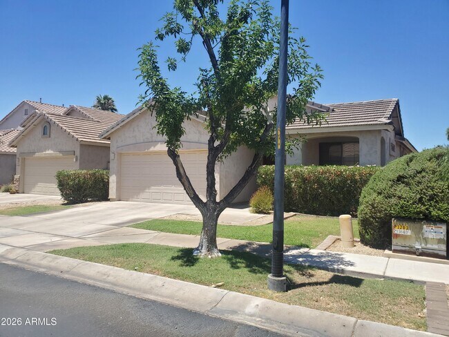 2430 E Darrel Rd Phoenix, AZ 85042 photo 3